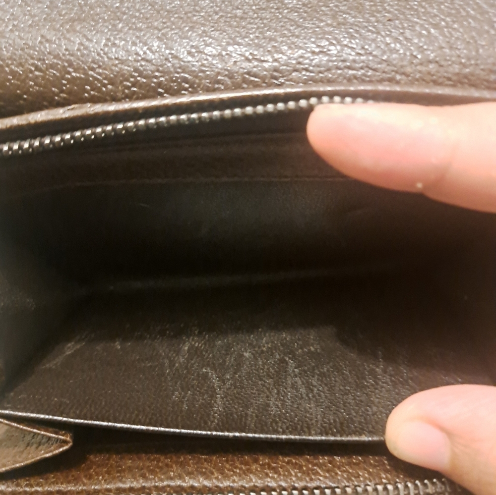 Gucci Brown Monogram Wallet - Picture 11 of 17